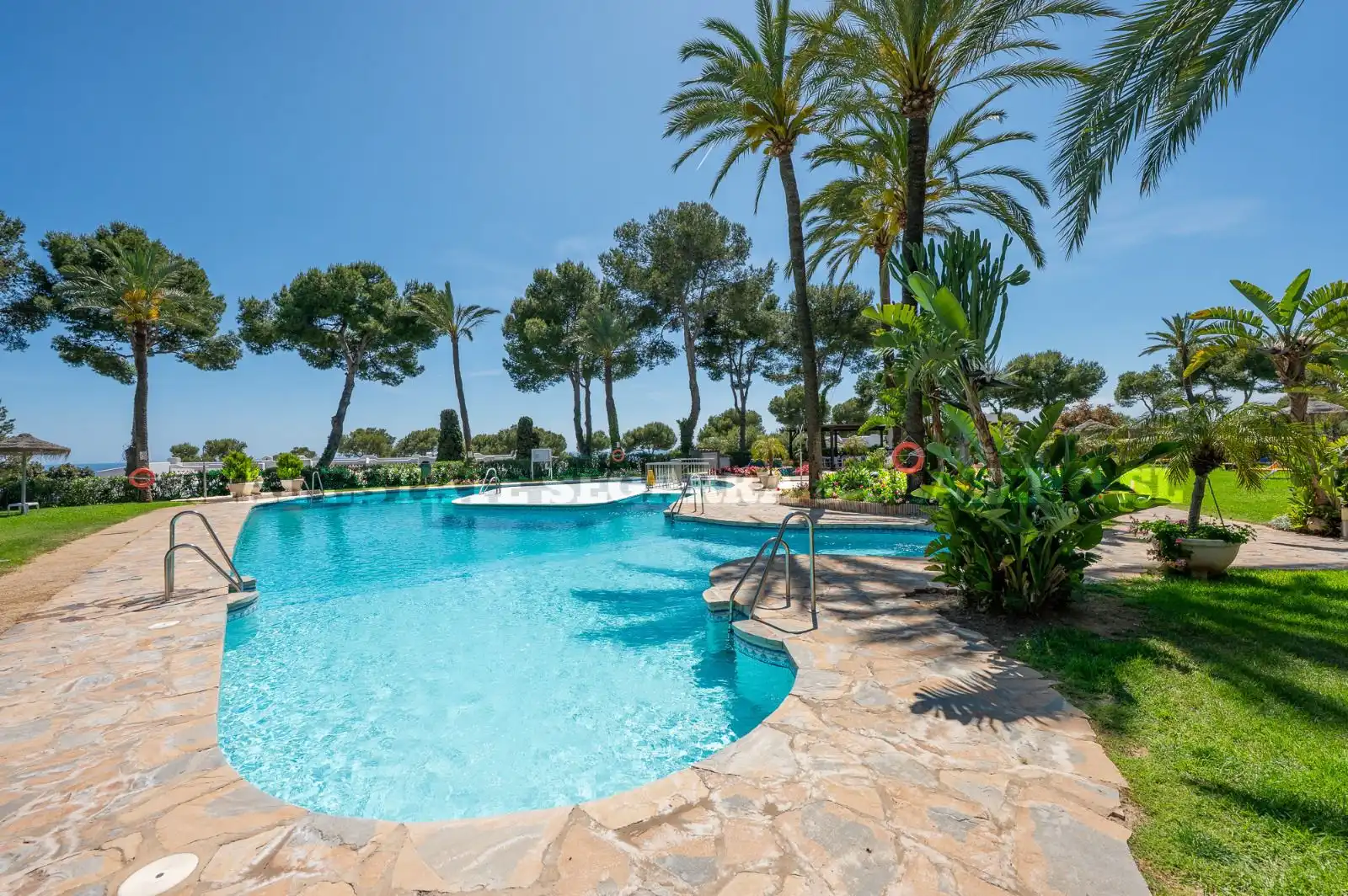 Piscina de Apartament en venda en Mijas amb Aire condicionat, Terrassa i Moblat