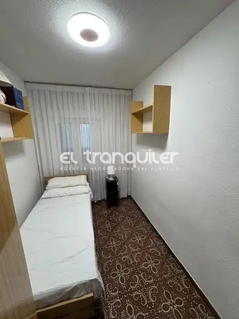 Schlafzimmer von Wohnung zur Miete in Madrid mit Klimaanlage und Möbliert
