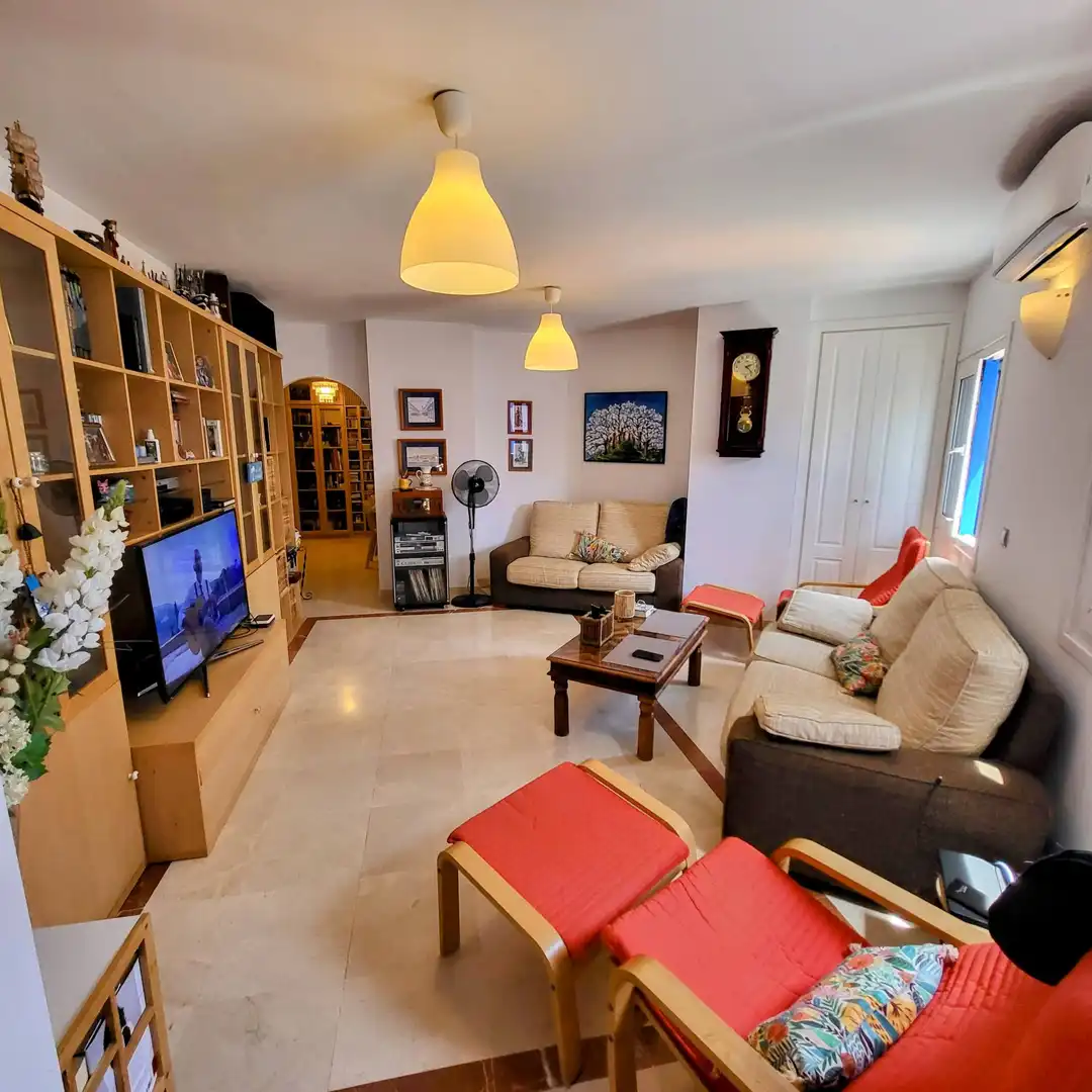 Sala d'estar de Planta baixa en venda en Manilva amb Aire condicionat, Jardí privat i Terrassa