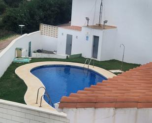 Piscina de Casa adosada en venda en San Roque amb Aire condicionat, Traster i Piscina