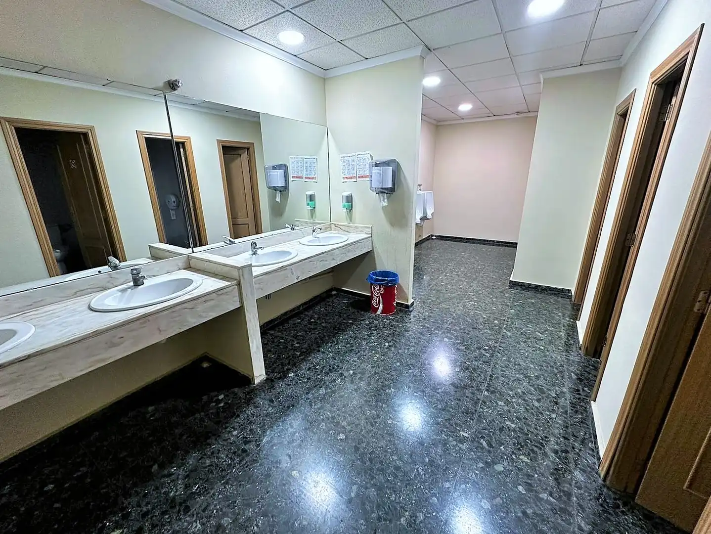 Badezimmer von Büro zur Miete in Valencia mit Klimaanlage