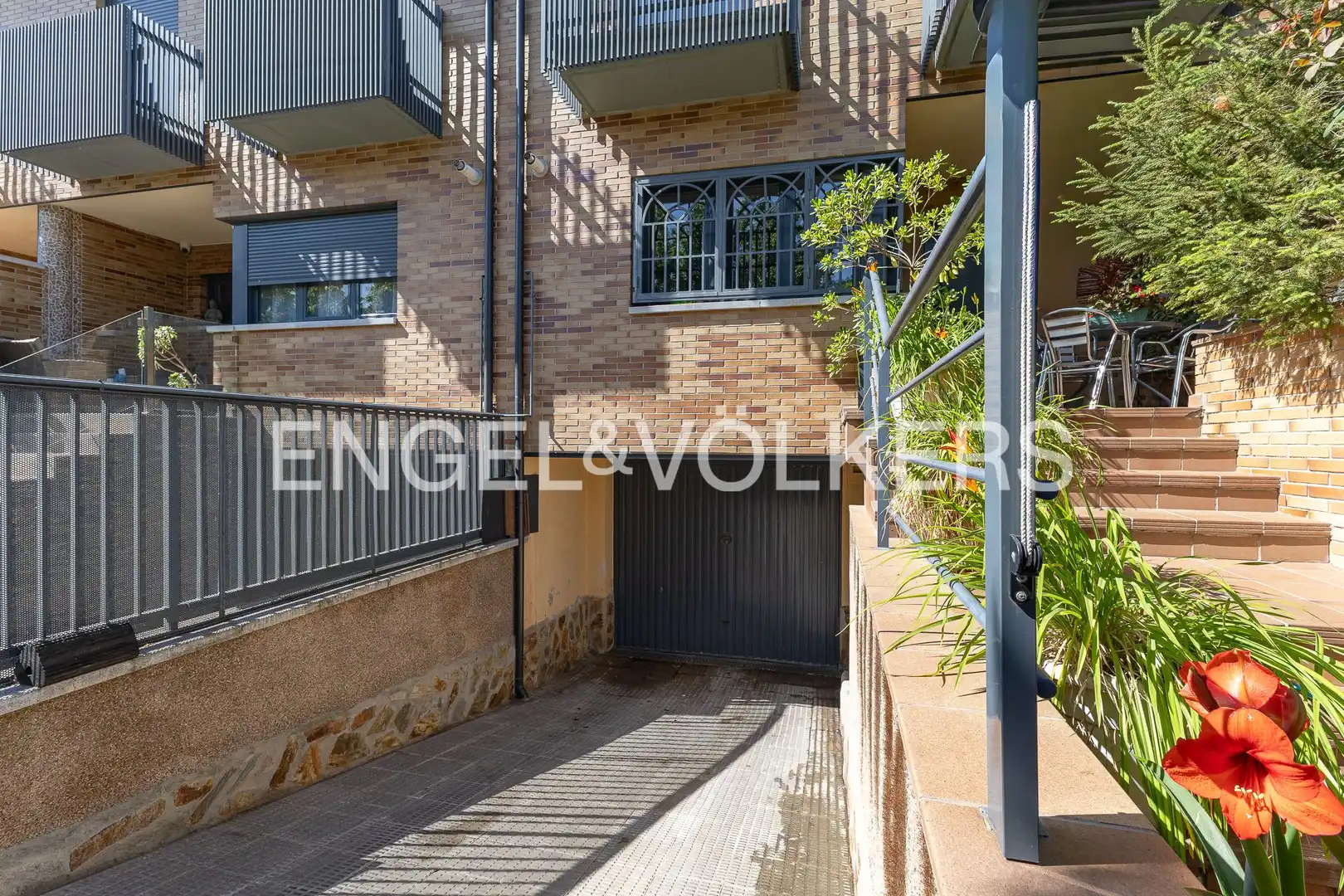 Vista exterior de Casa adosada en venda en Getafe amb Aire condicionat, Calefacció i Traster
