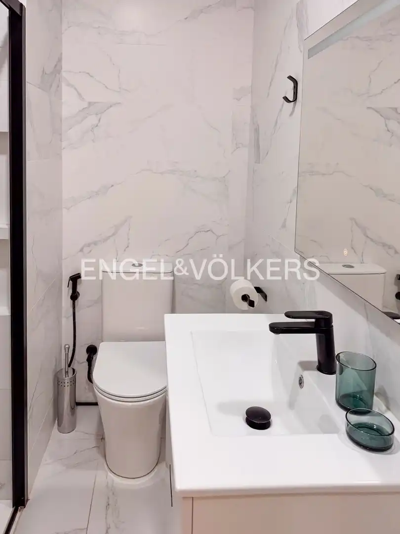 Badezimmer von Wohnung zur Miete in Barcelona mit Klimaanlage, Heizung und Möbliert