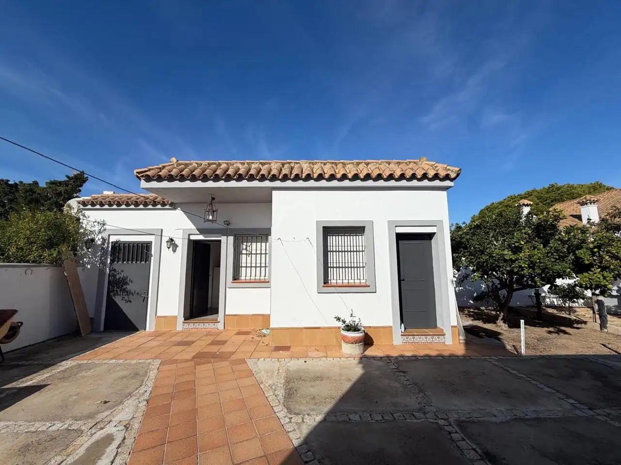 Vista exterior de Casa o chalet en venta en Chipiona con Aire acondicionado, Jardín privado y Piscina