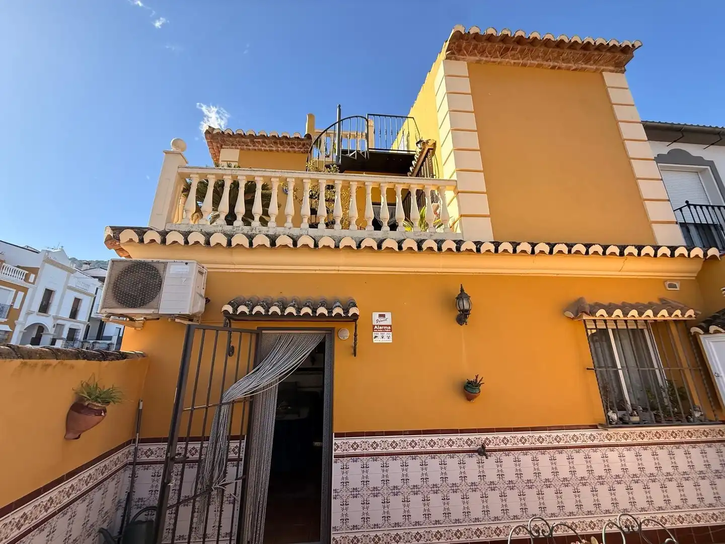 Vista exterior de Casa o xalet en venda en Antequera amb Aire condicionat, Jardí privat i Terrassa