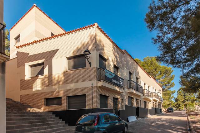 Casa adosada en Venta en C/ Del Margallo en La Pobla de Montornès