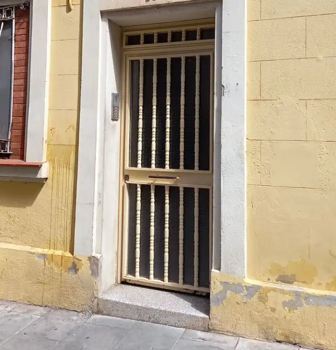 Vista exterior de Apartamento en venta en Santa Coloma de Gramenet