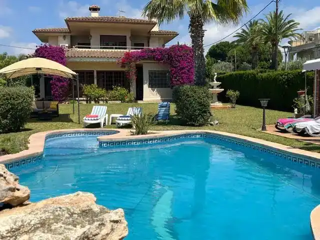 Jardí de Casa o xalet en venda en Cambrils amb Aire condicionat, Piscina i Balcó