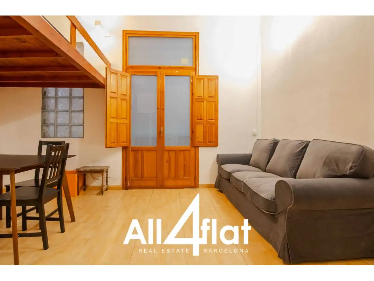 Vista exterior de Pis en venda en  Barcelona Capital amb Aire condicionat, Parquet i Moblat