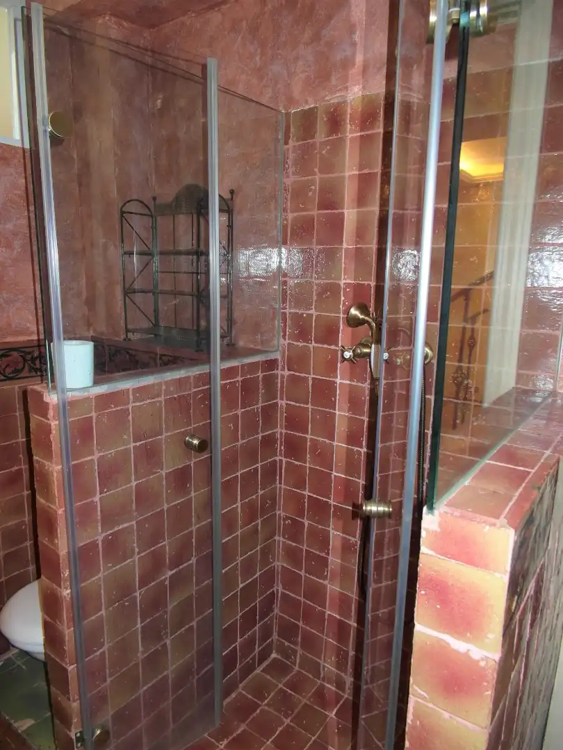 Baño de Casa adosada en venta en Madrid con Aire acondicionado, Calefacción y Jardín privado