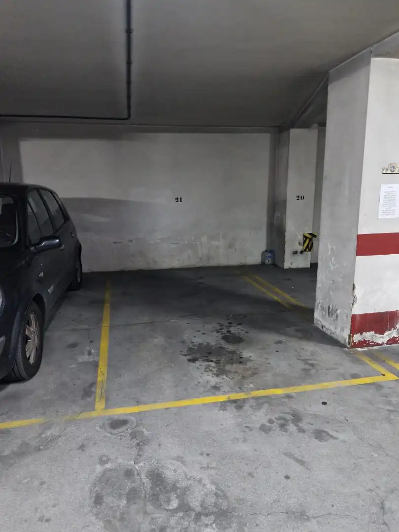 Aparcament de Apartament de lloguer en Ourense Capital  amb Calefacció, Parquet i Moblat