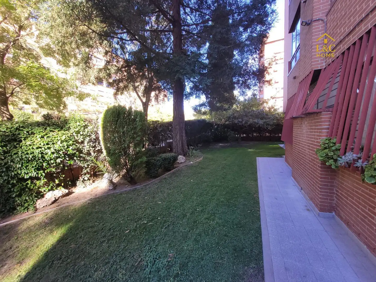 Jardín de Piso en venta en Madrid con Calefacción, Terraza y Amueblado