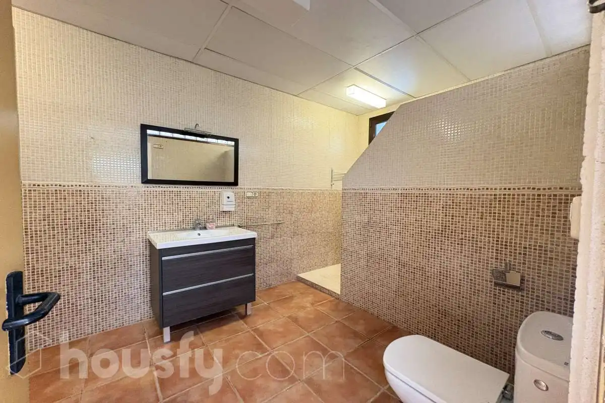 Baño de Casa o chalet en venta en Sant Julià de Ramis con Calefacción, Jardín privado y Terraza