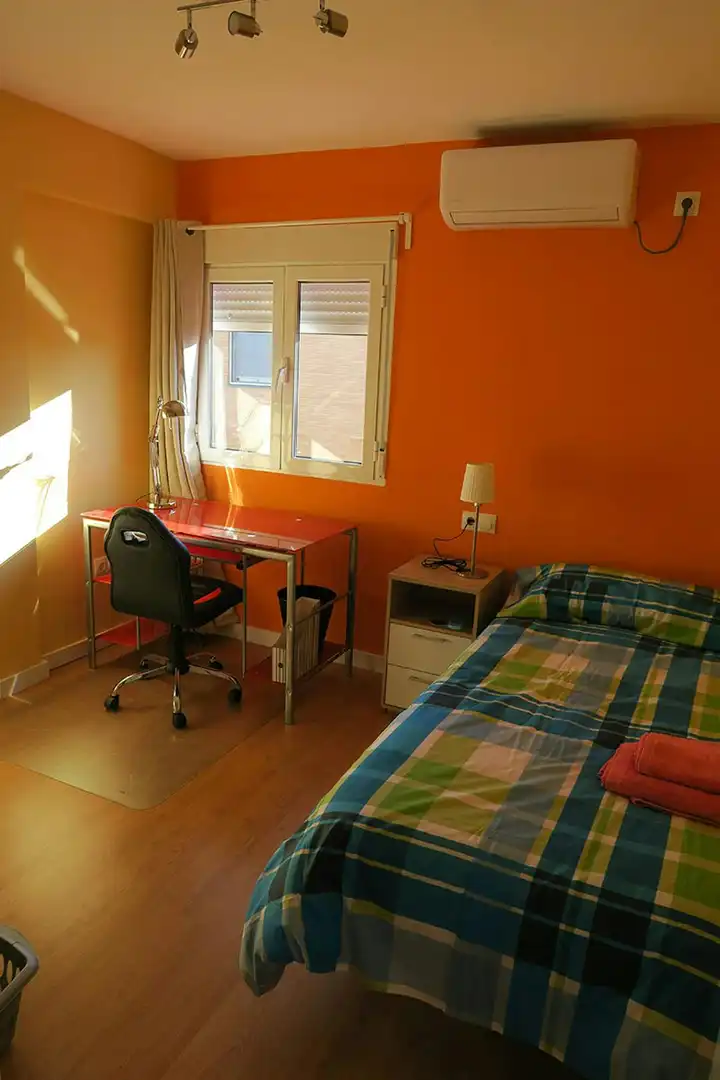 Schlafzimmer von Wohnung zur untervermieten in Sevilla mit Klimaanlage, Heizung und Möbliert