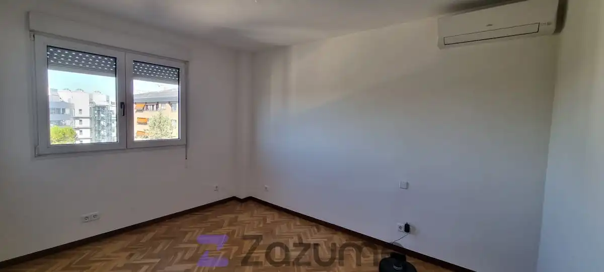 Bedroom of Flat for rent in Madrid  with Air Conditioner, Heating and Private garden