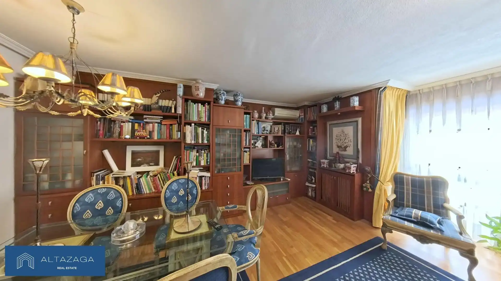 Sala d'estar de Pis en venda en Madrid amb Aire condicionat, Calefacció i Moblat