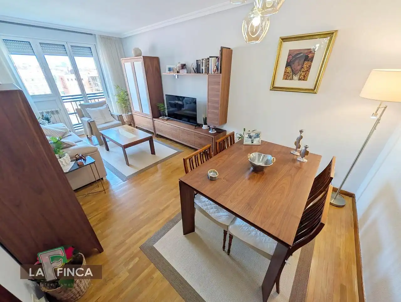 Sala d'estar de Pis en venda en Oviedo  amb Calefacció, Parquet i Traster