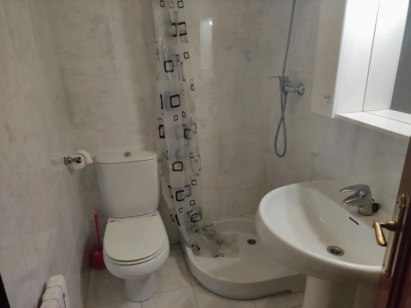 Bathroom of Flat for rent in  Pamplona / Iruña  with Heating and Storage room