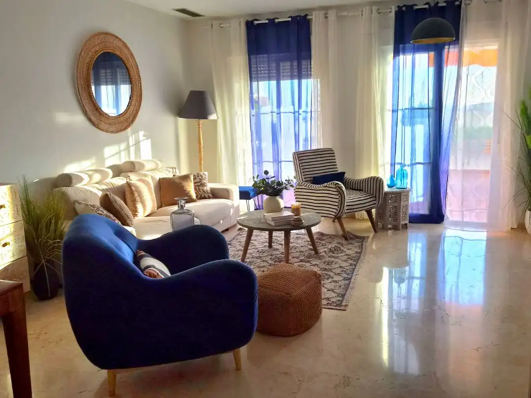 Sala d'estar de Pis en venda en Istán amb Aire condicionat, Terrassa i Balcó