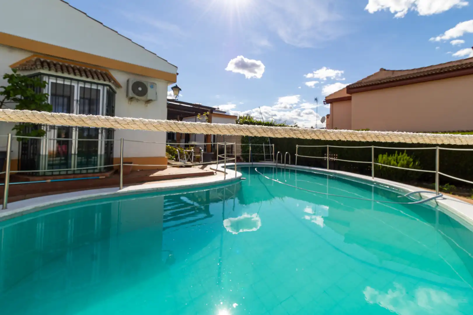 Piscina de Casa o chalet en venta en Bollullos de la Mitación con Aire acondicionado, Calefacción y Jardín privado