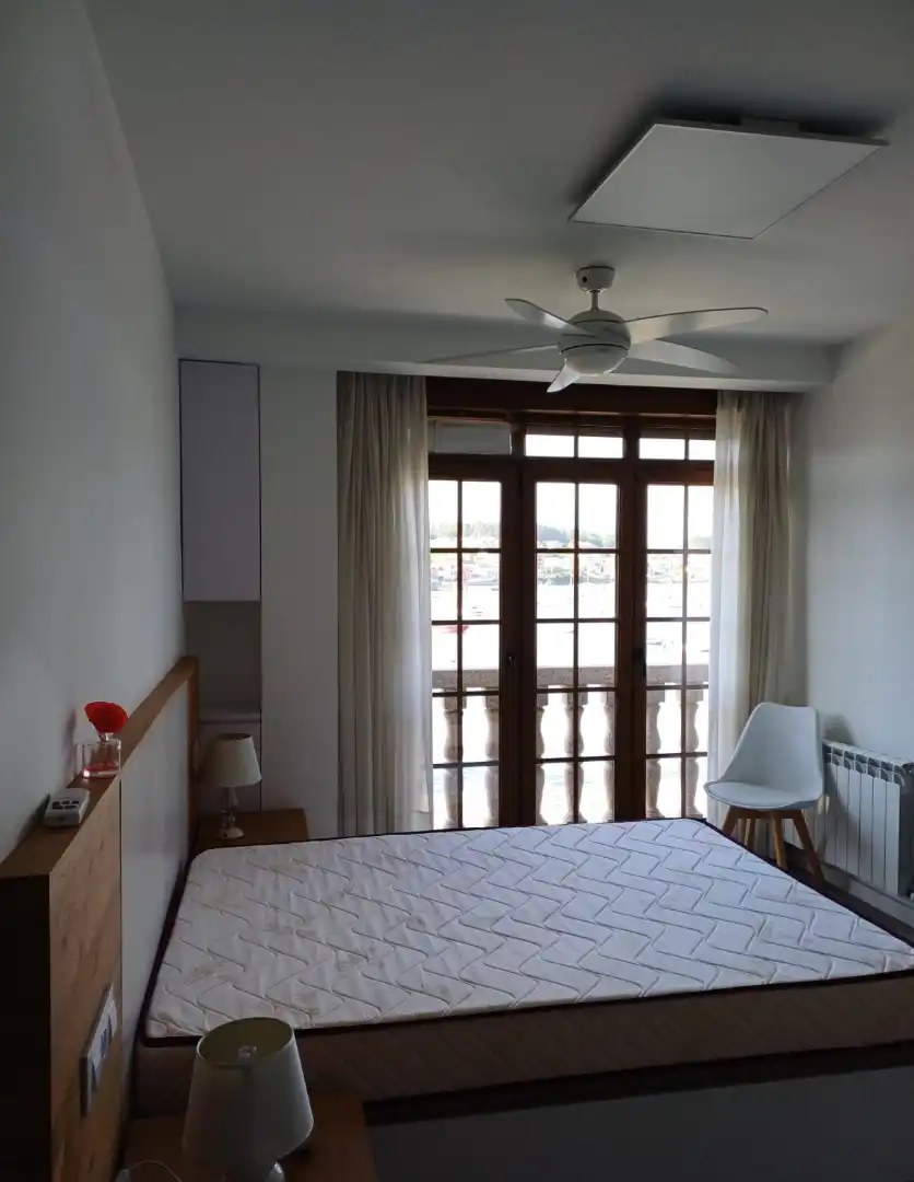 Dormitori de Apartament en venda en A Illa de Arousa  amb Traster i Moblat