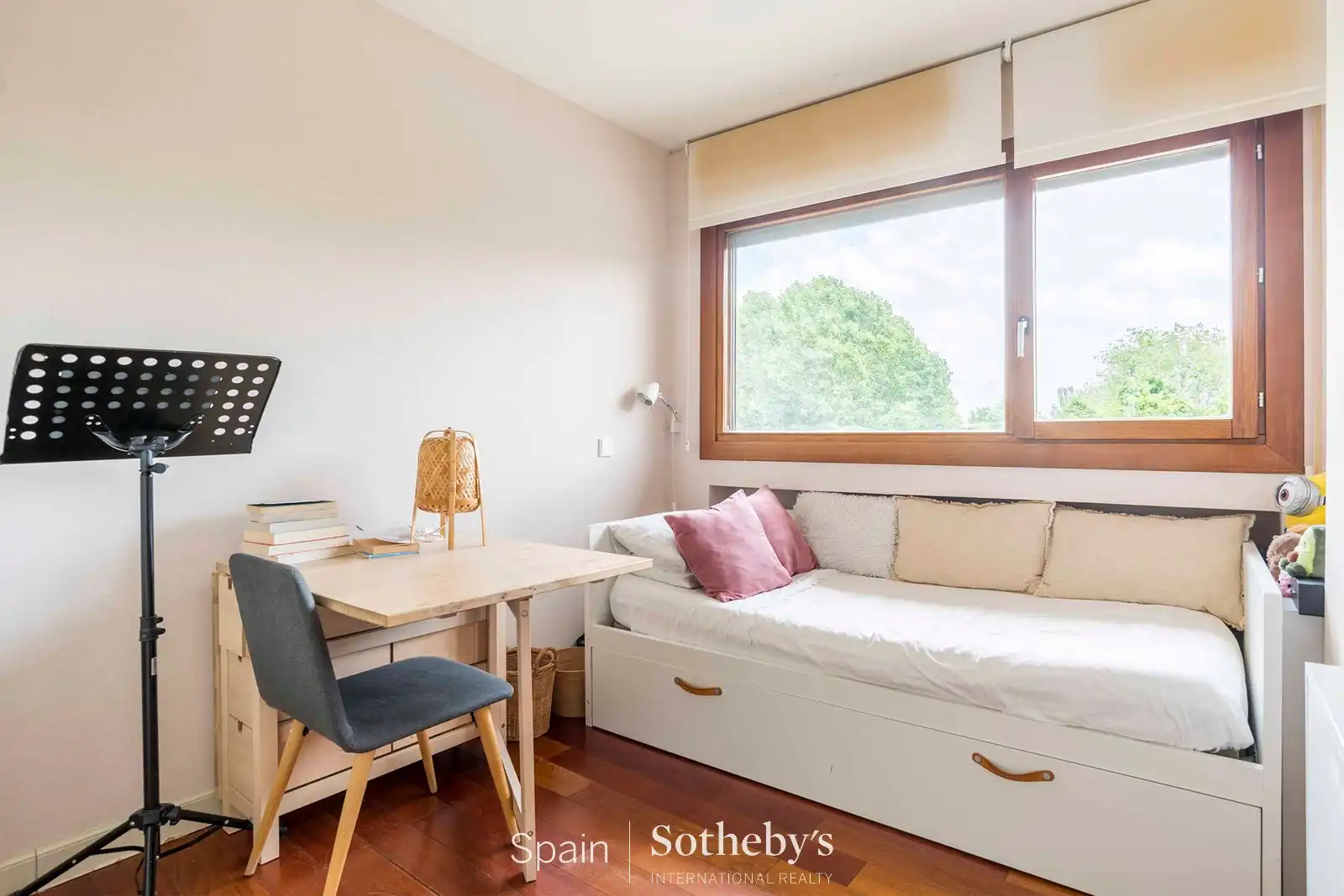 Dormitori de Apartament en venda en La Moraleja amb Aire condicionat, Calefacció i Terrassa