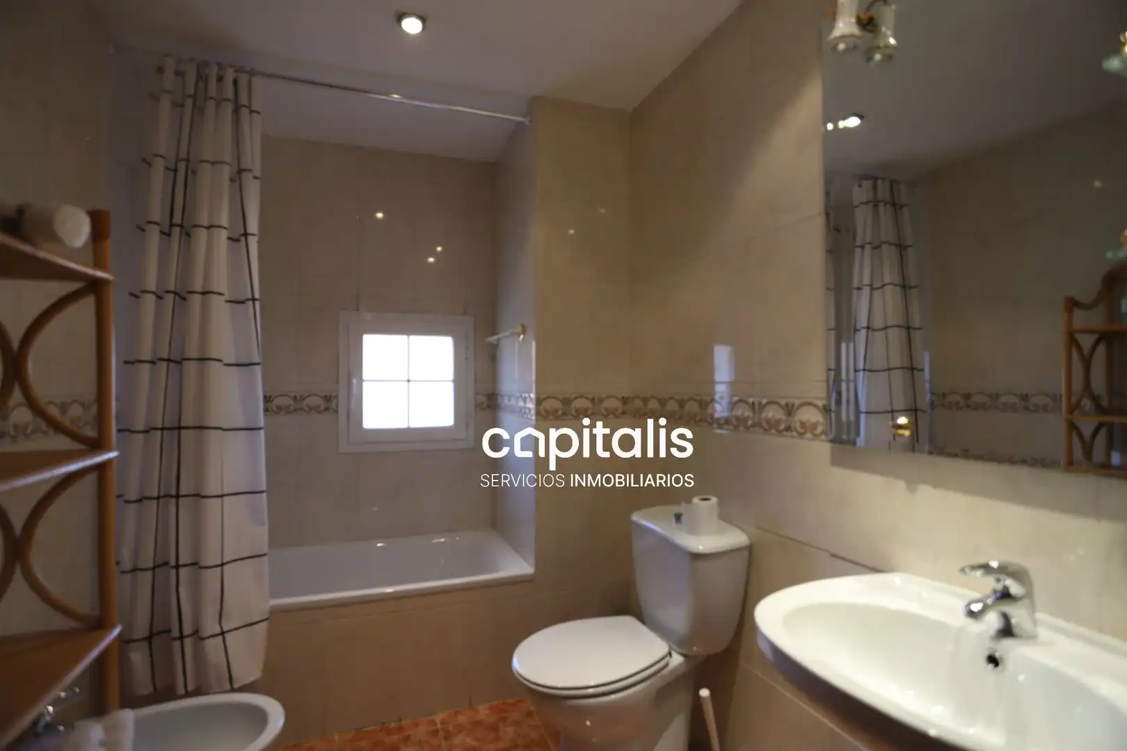 Bathroom of Houses for sale in Alcalá de Henares  with Air Conditioner, Heating and Private garden