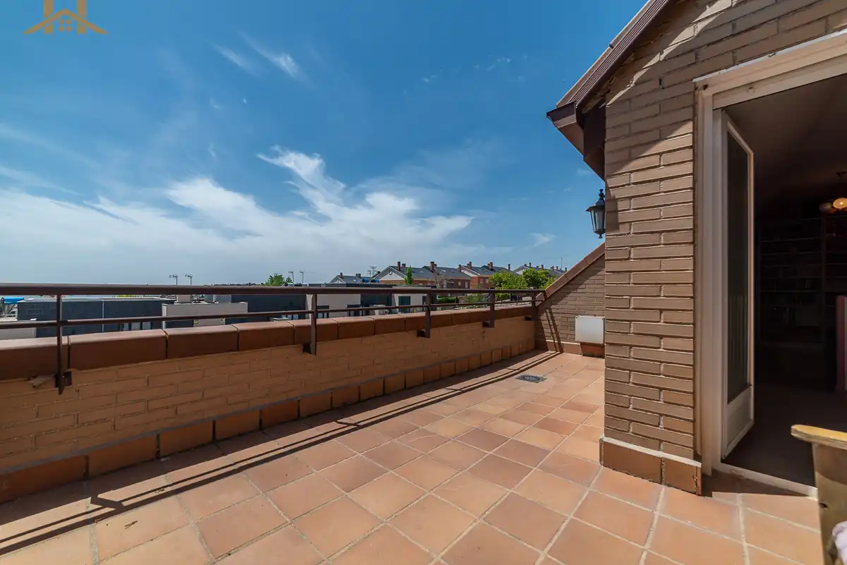 Terrassa de Casa adosada en venda en Arroyomolinos (Madrid) amb Calefacció, Jardí privat i Piscina