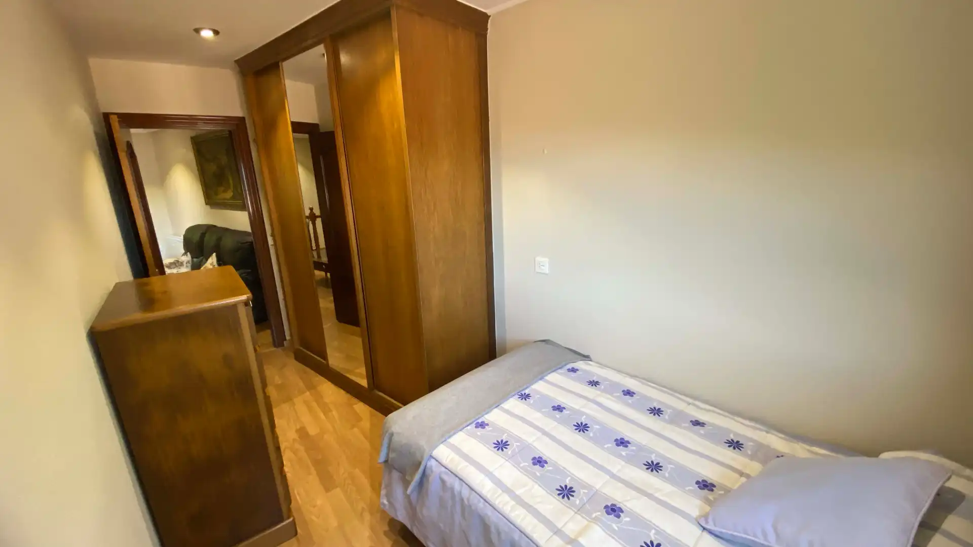 Habitación de Casa o chalet en venta en San Martín del Rey Aurelio con Calefacción, Jardín privado y Trastero