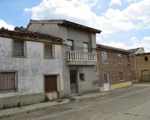 Exterior view of Single-family semi-detached for sale in Valde-Ucieza