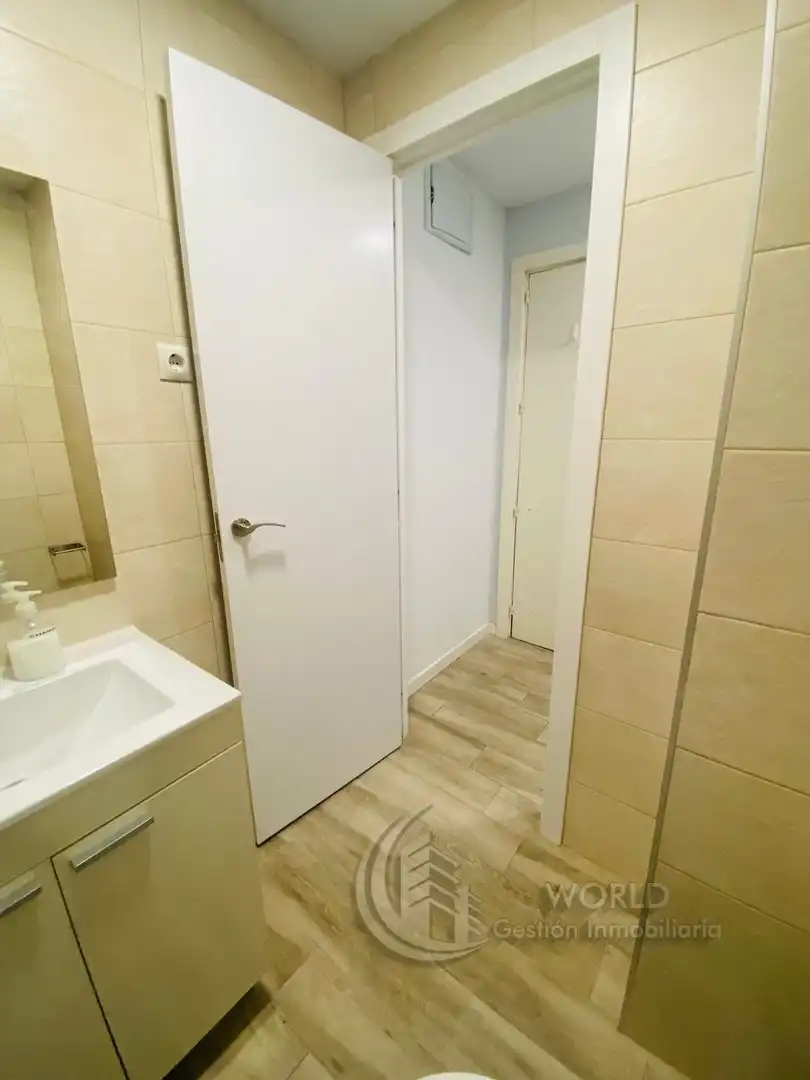 Bathroom of Study for rent in Madrid  with Air Conditioner, Heating and Furnished