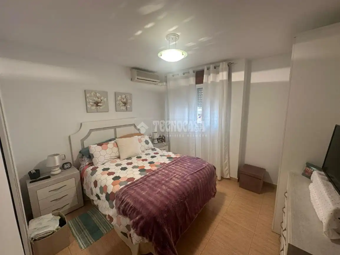 Habitación de Casa adosada en venta en Málaga con Aire acondicionado, Terraza y Trastero