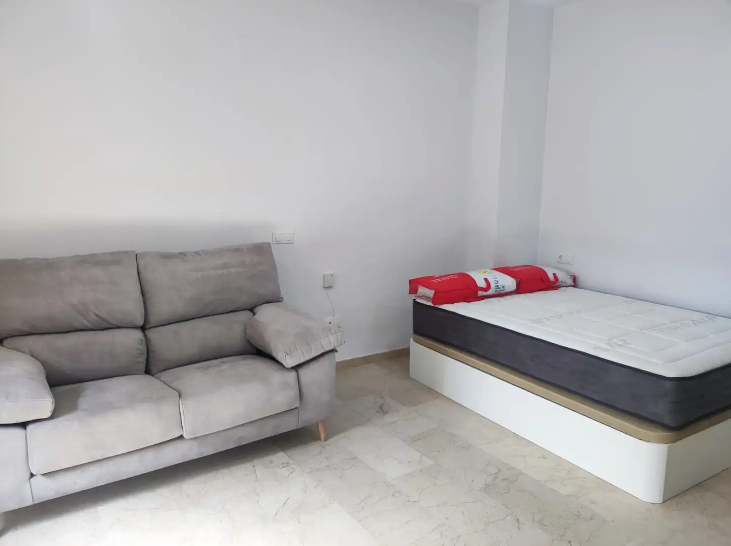 Living room of Study for rent in Málaga  with Furnished, Washing machine and Microwave