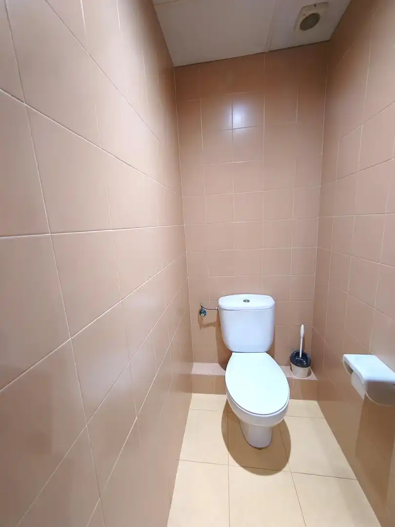 Baño de Oficina en venta en Barcelona con Aire acondicionado, Calefacción y Amueblado
