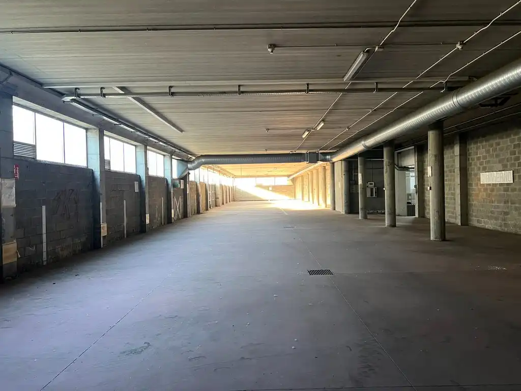 Parking de Nave industrial de alquiler en Oleiros con Calefacción
