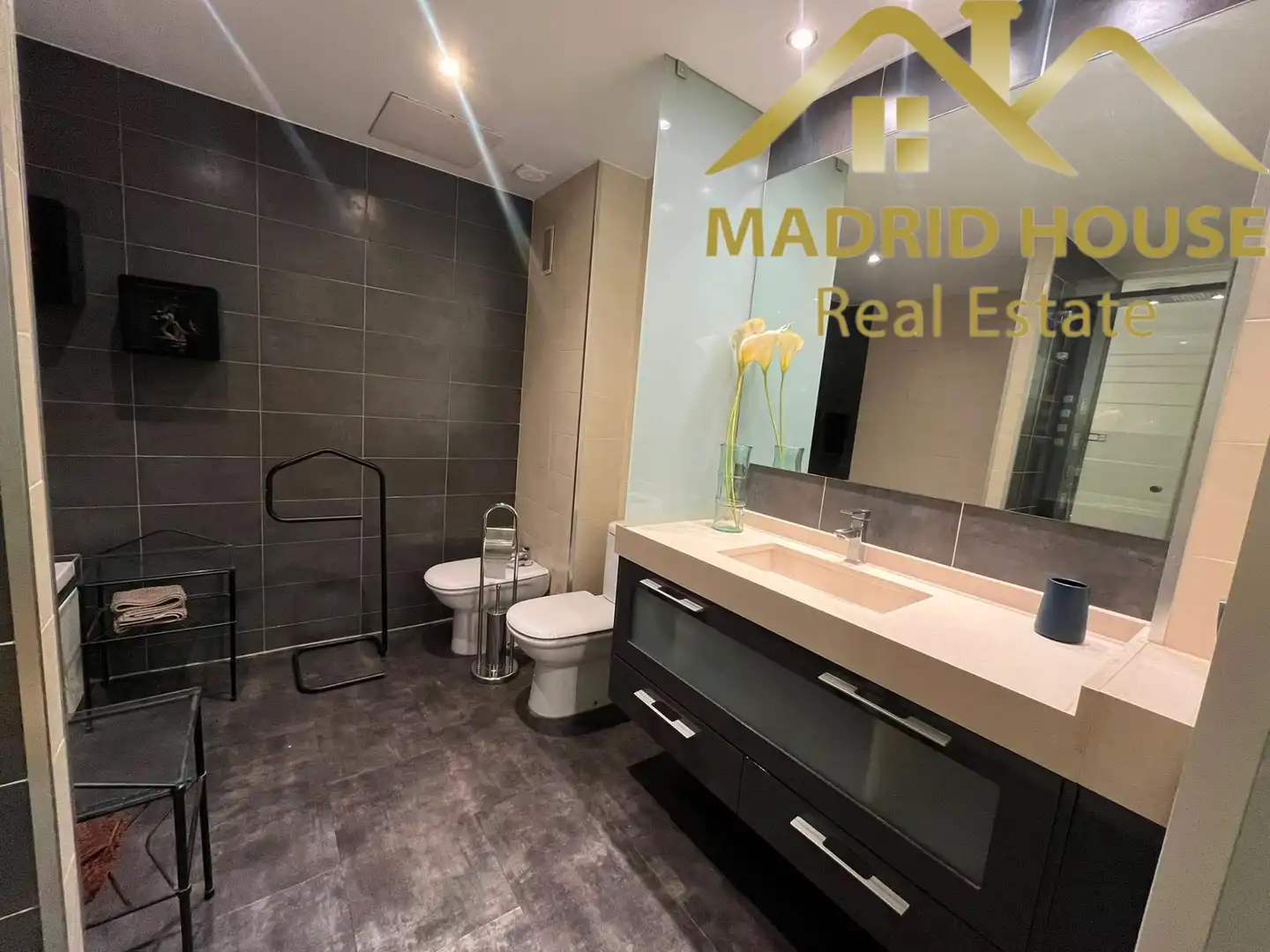 Badezimmer von Wohnung zum Verkauf in Madrid mit Klimaanlage, Heizung und Möbliert