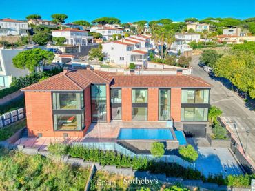 Casa amb piscina en venda a Navegant