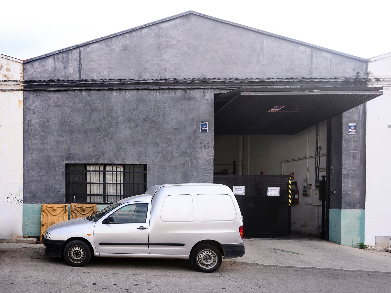 Vista exterior de Nau industrial de lloguer en Manises
