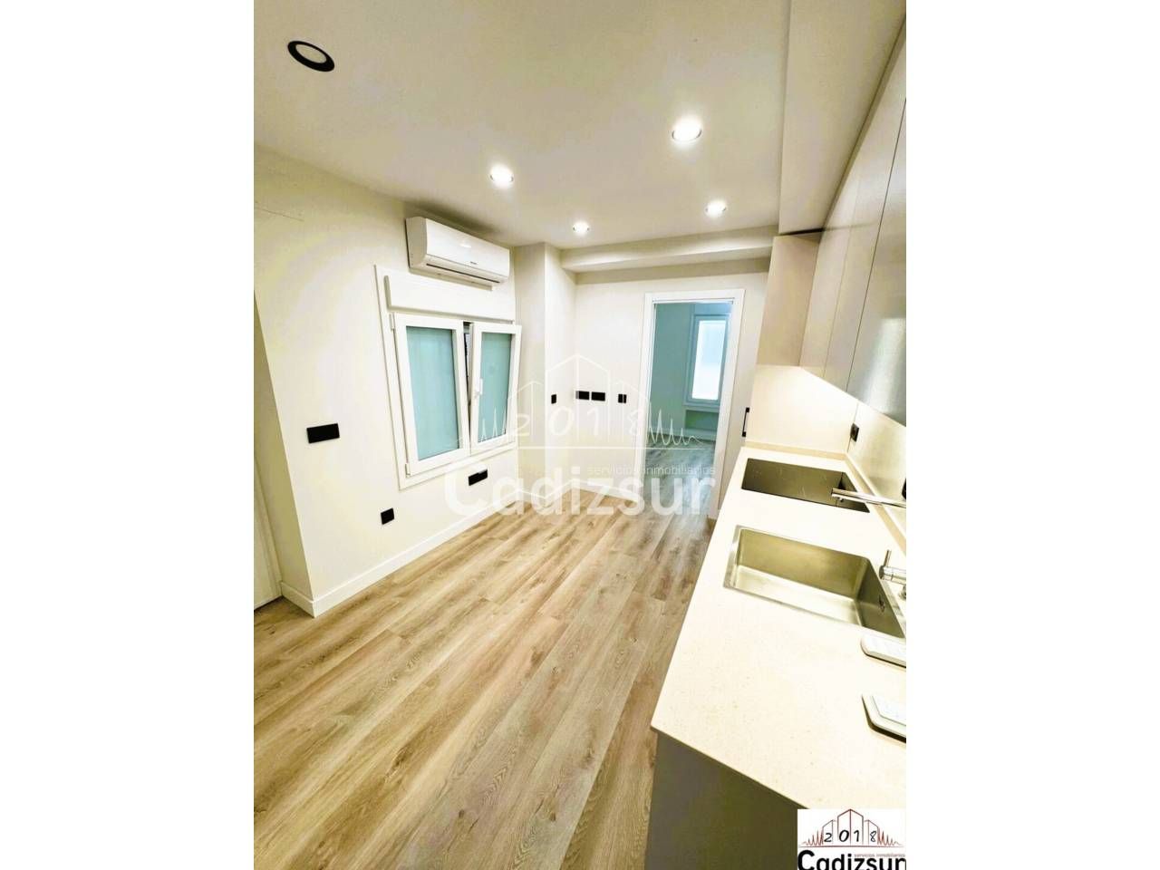 Kitchen of Apartment for sale in  Cádiz Capital  with Air Conditioner and Heating