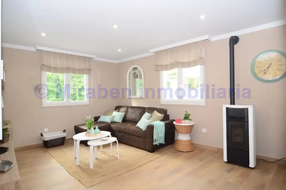 Sala de estar de Piso de alquiler en Boiro con Calefacción, Terraza y Amueblado