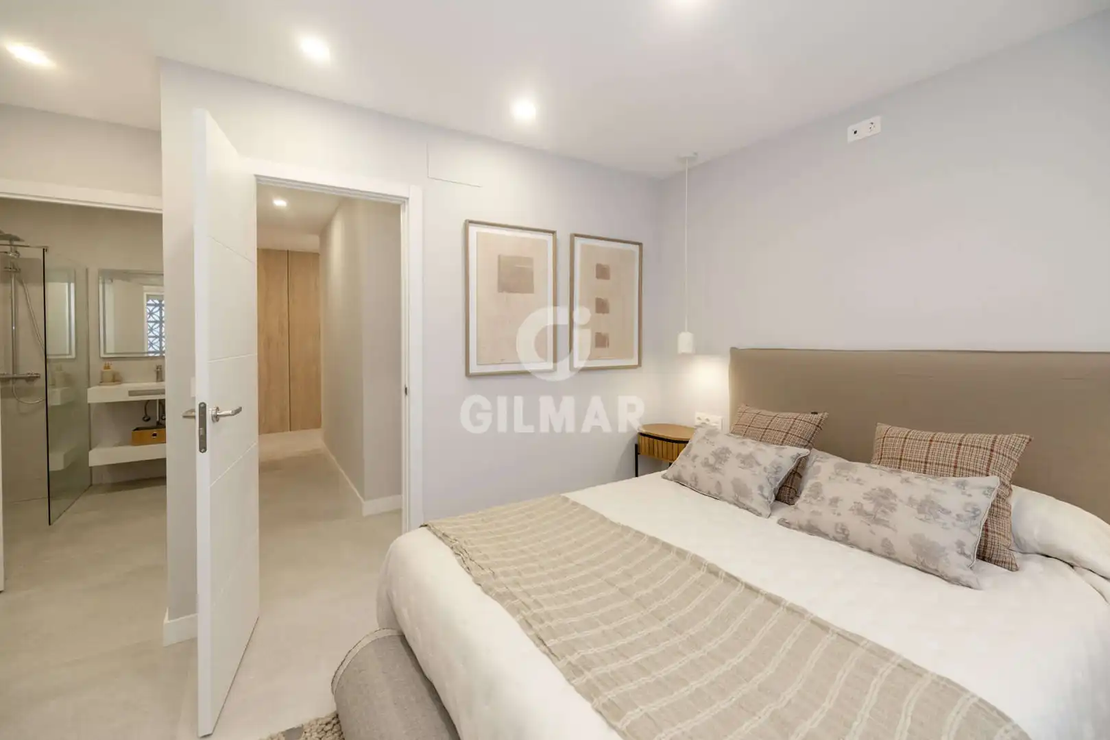 Dormitori de Apartament en venda en Estepona amb Balcó