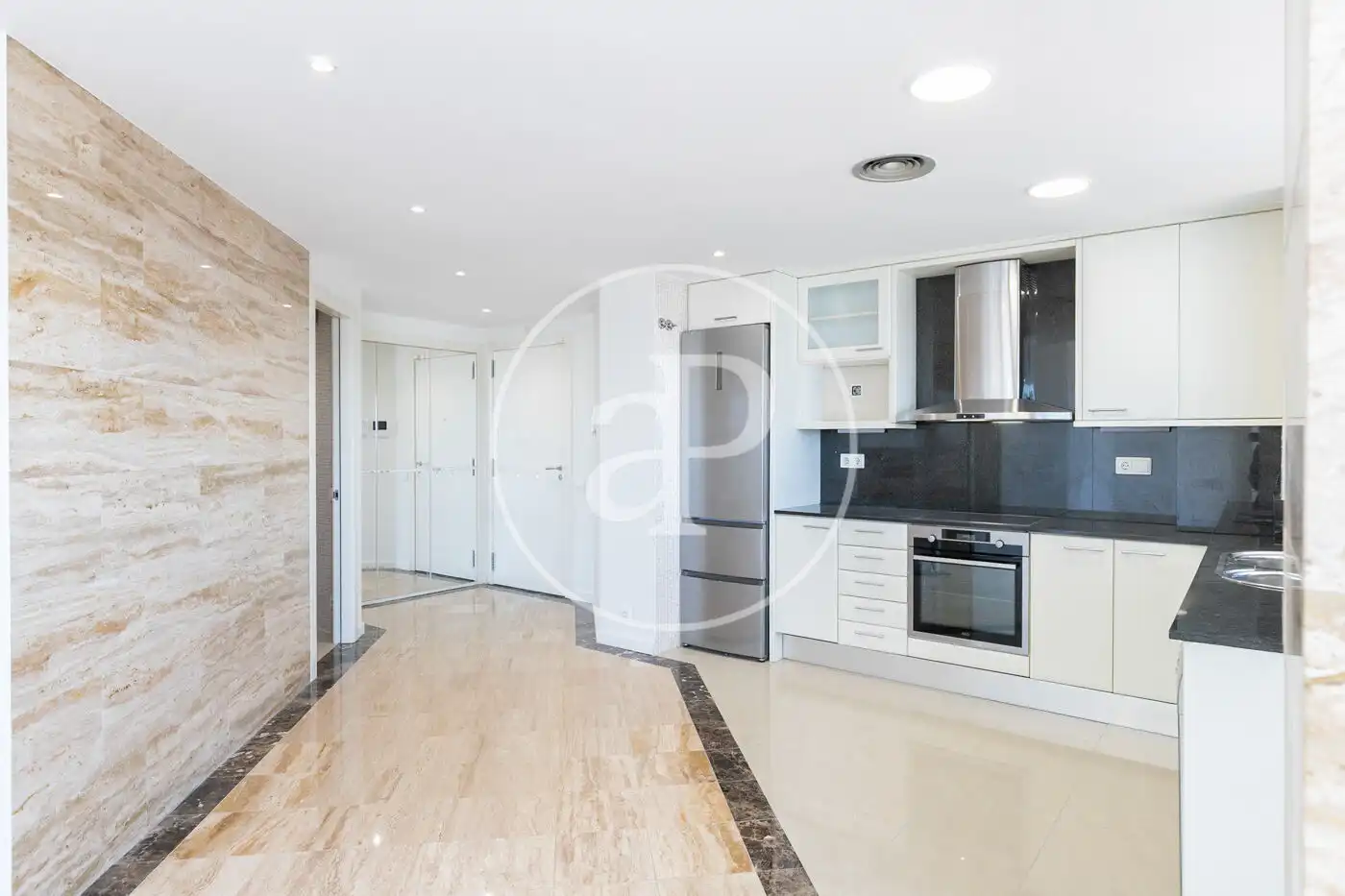 Cocina de Piso en venta en Barcelona con Aire acondicionado, Calefacción y Jardín privado
