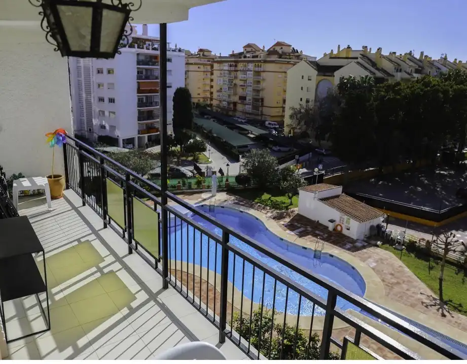 Flat with pool for sale in Torreblanca del Sol