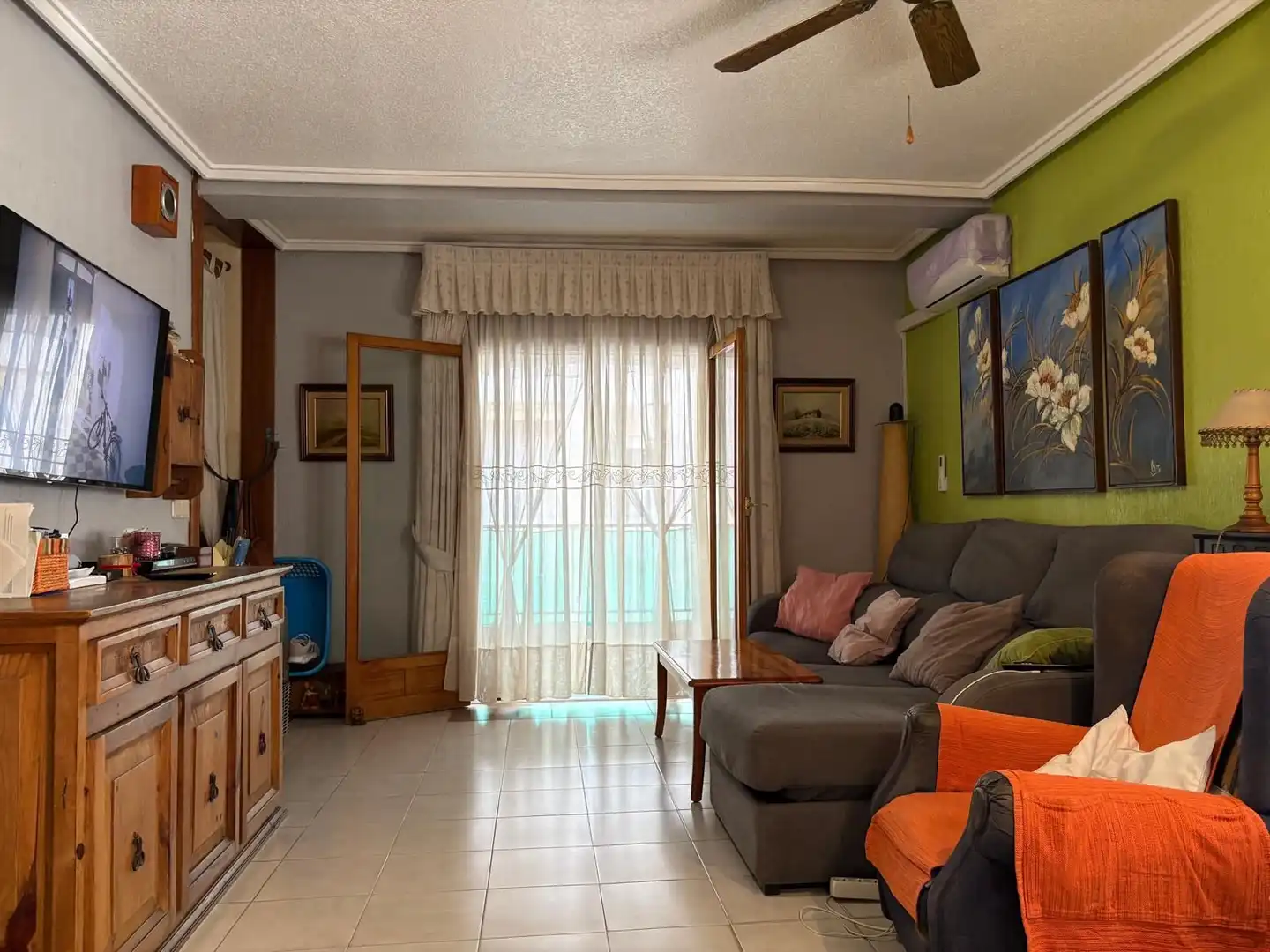 Sala d'estar de Àtic en venda en Torrevieja amb Aire condicionat, Terrassa i Moblat