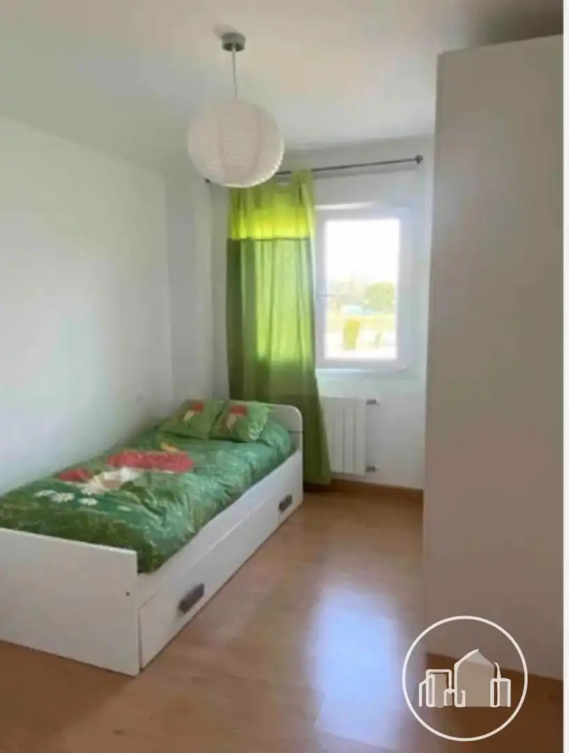 Habitación de Casa o chalet en venta en Villarcayo de Merindad de Castilla la Vieja con Calefacción, Jardín privado y Terraza