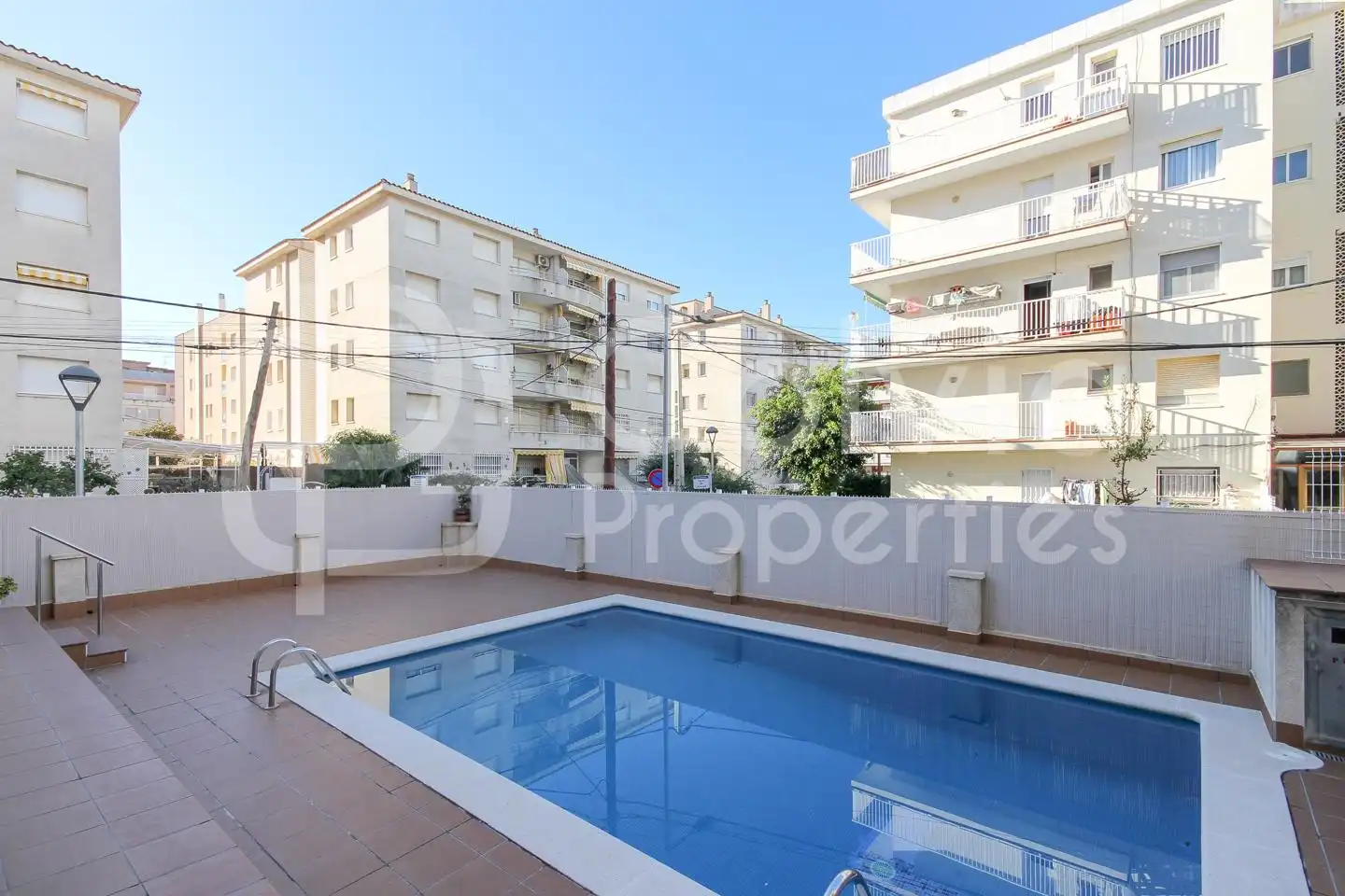 Vista exterior de Pis en venda en Calafell amb Moblat, Balcó i Alarma