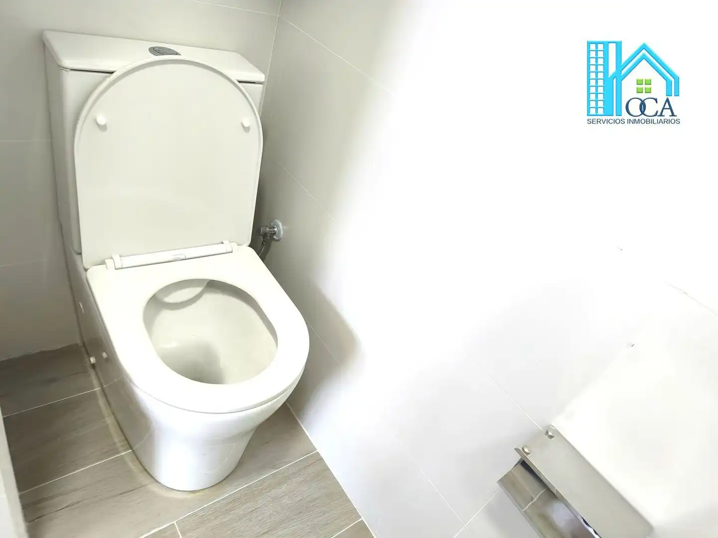 Baño de Piso en venta en Móstoles con Aire acondicionado, Jardín privado y Piscina comunitaria