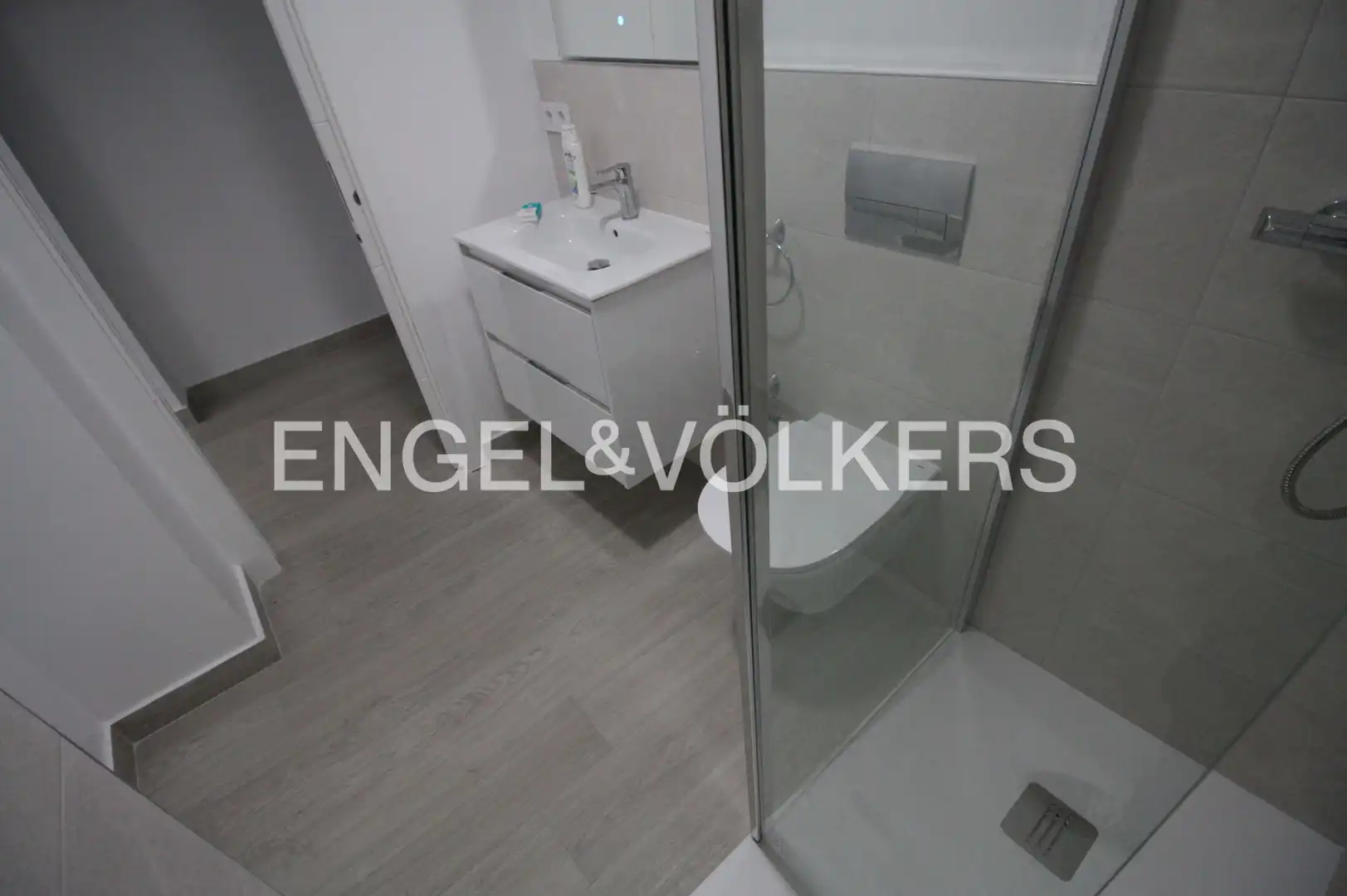 Bathroom of Study for rent in Valencia  with Heating, Parquet flooring and Terrace