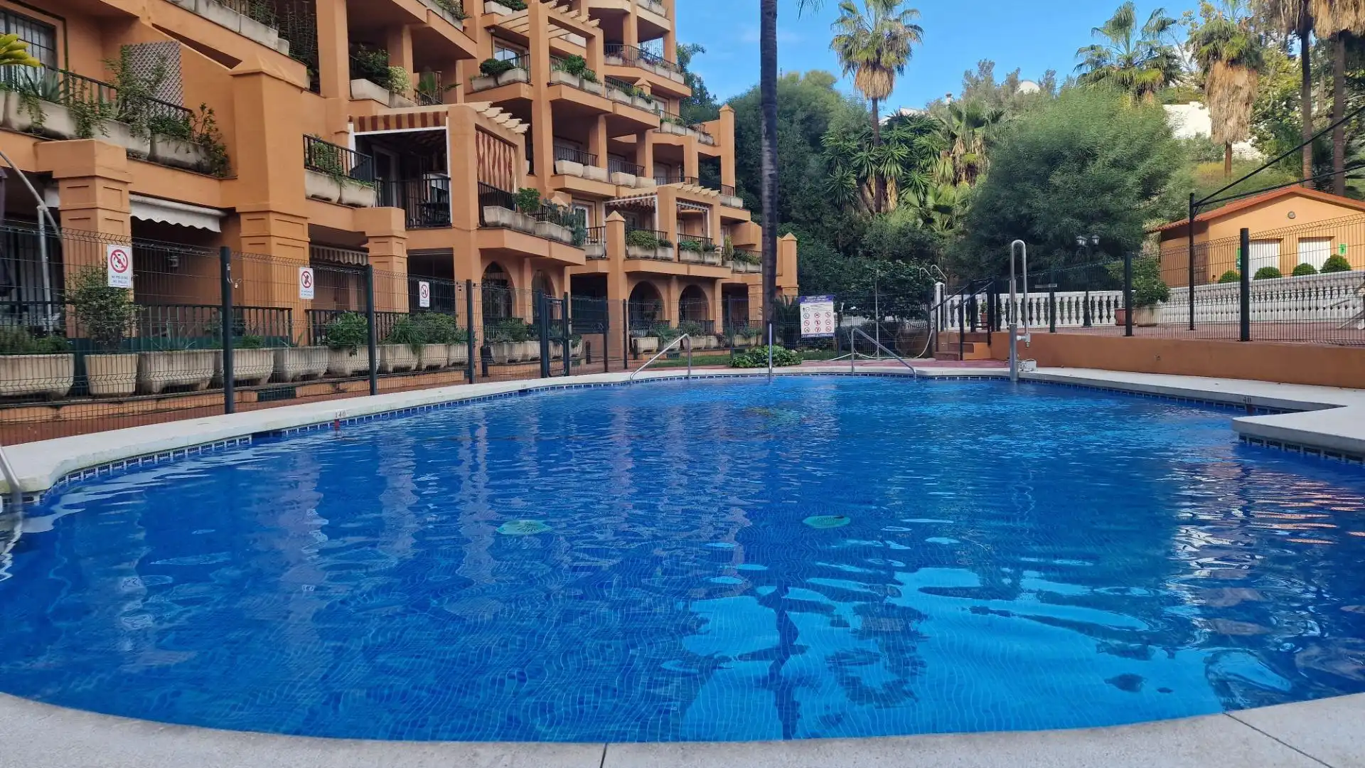 Piscina de Àtic en venda en Fuengirola amb Aire condicionat, Calefacció i Jardí privat