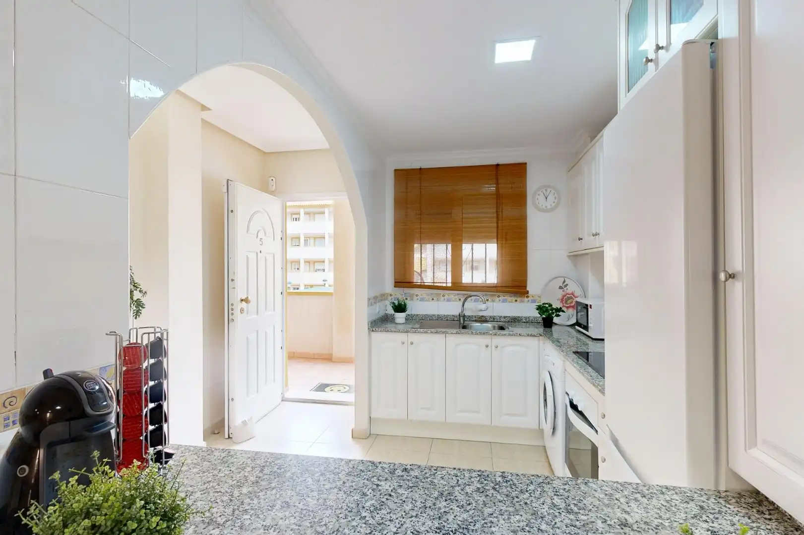 Cocina de Apartamento en venta en Cartagena con Aire acondicionado, Calefacción y Jardín privado